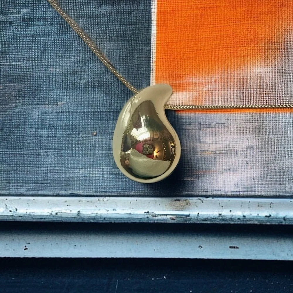 NEW Goldtone Contemporary Modern Water Drop Pendant Necklace